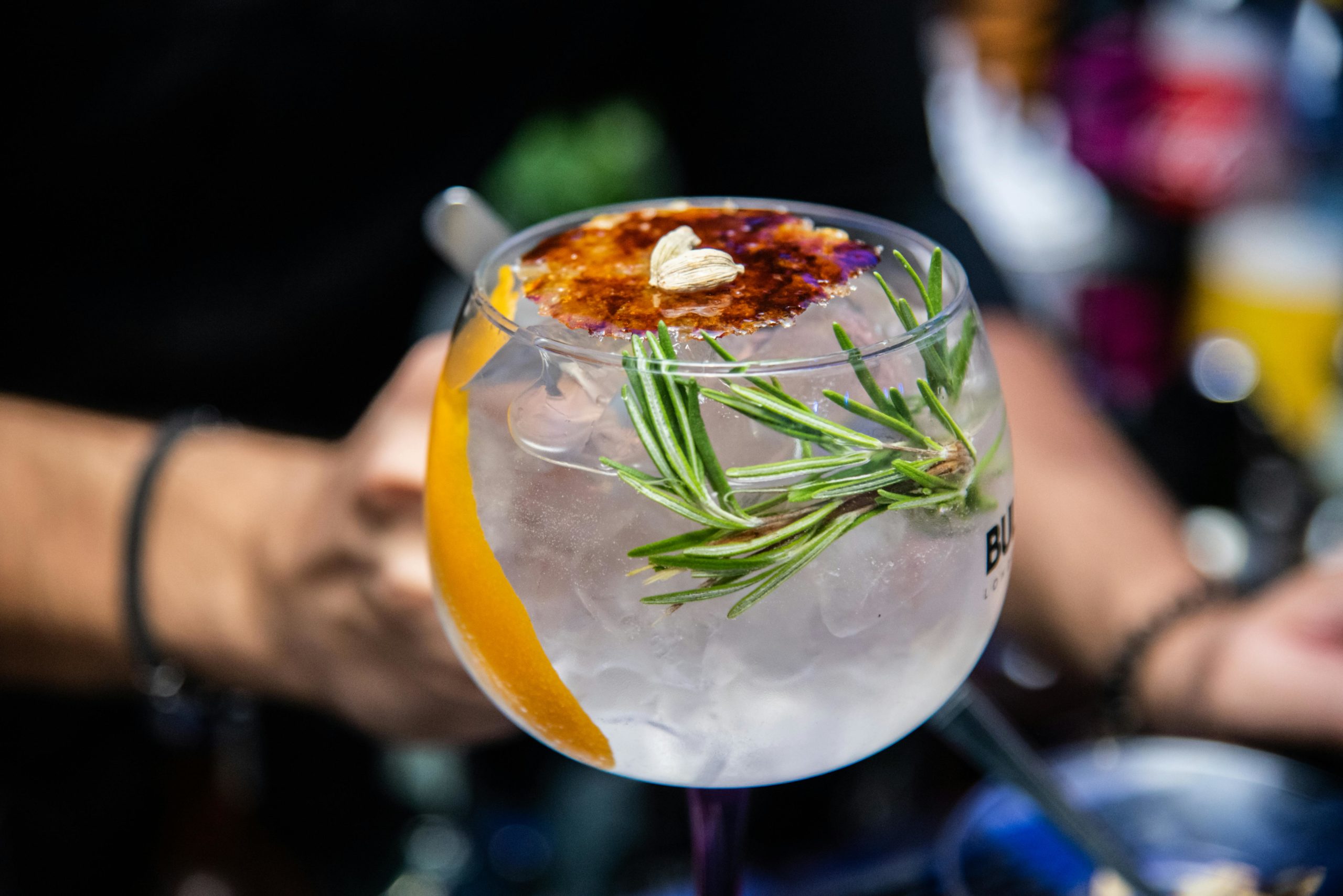 Nahaufnahmefoto Des Cocktails Mit Kraut
