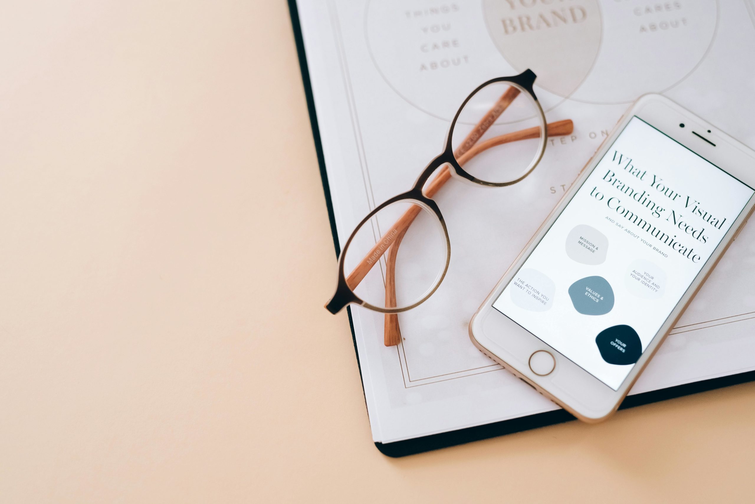 Kostenloses Stock Foto zu branding, brille, business