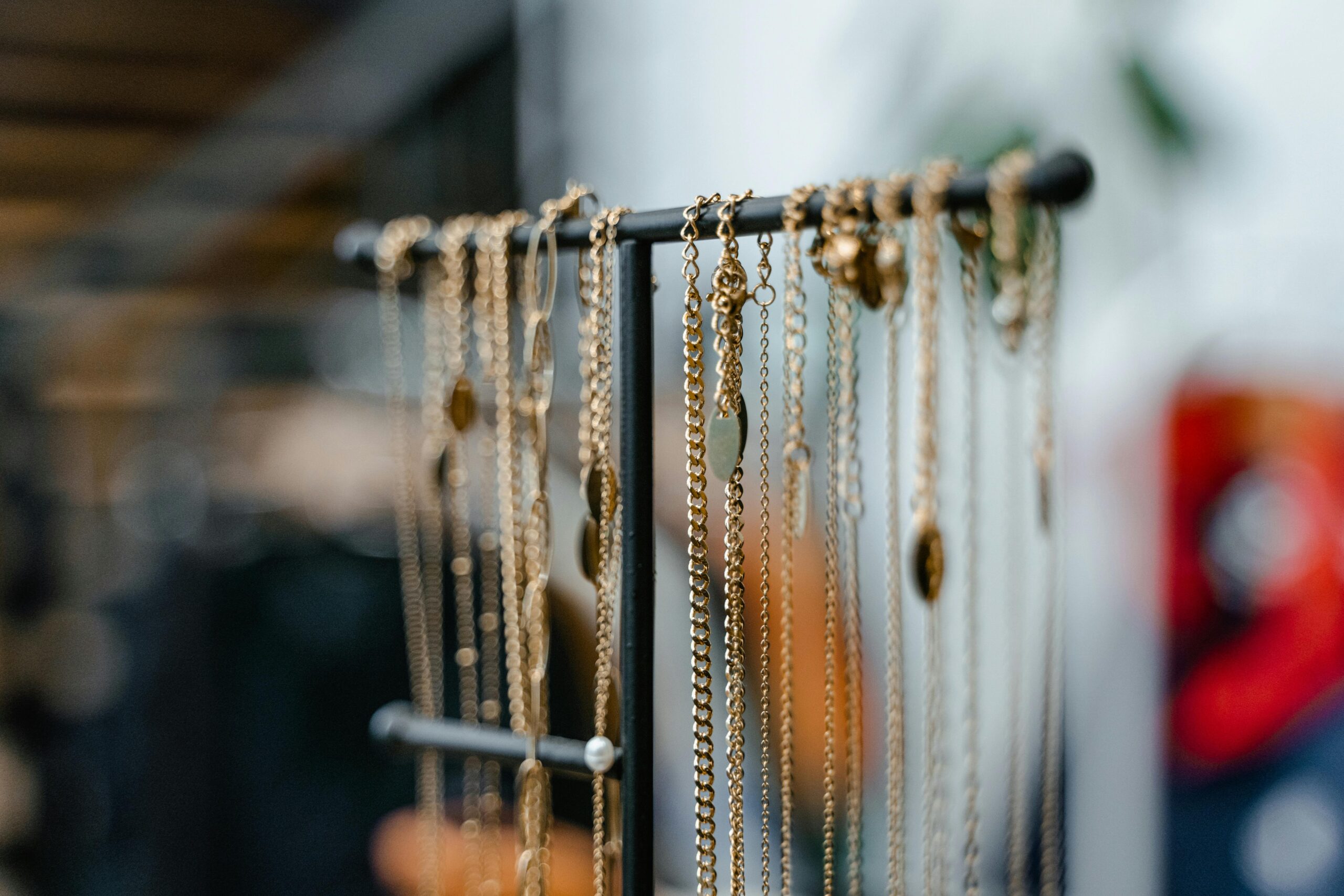 Goldketten, Die Am Schmuckständer Hängen